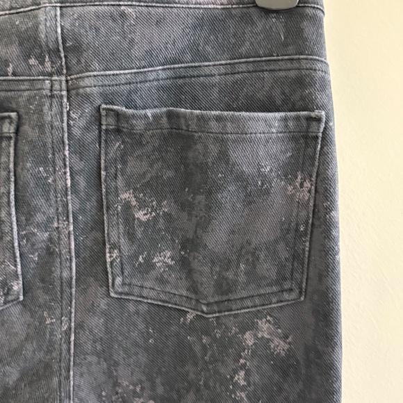 Spanx Medium Skinny Jeans – Dark Wash Marble Print - Picture 2 of 4